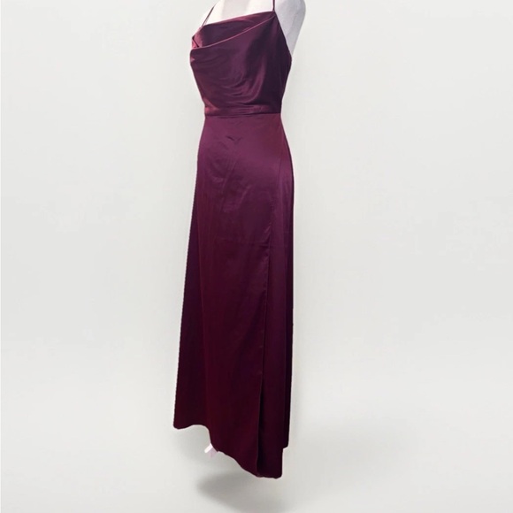 Elegant Burgundy Maxi Dress - Picture 5 of 8